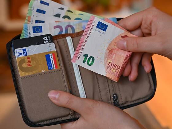 Mindestlohn-steigt-in-Deutschland-auf-10-45-Euro-pro-Stunde